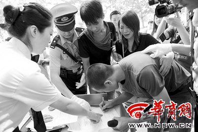 男子逃離遇阻刺死傳銷者 一審宣判獲當(dāng)庭釋放