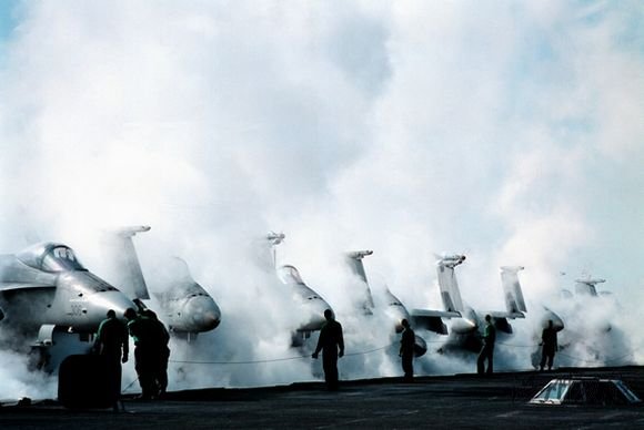 駐日美軍航母CVN-73華盛頓號(hào)上的F-18艦載機(jī)群