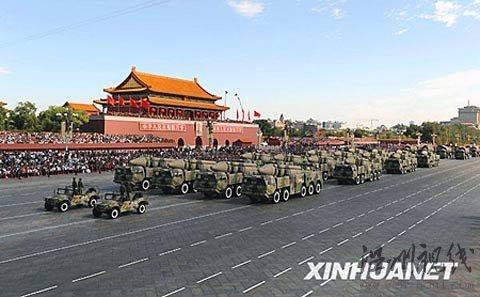 美軍稱解放軍東海演習用海量導彈圍攻航母(圖)