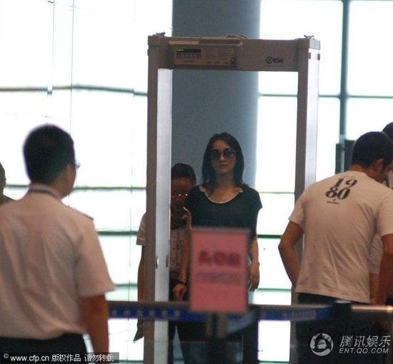 周迅素顏現身無人識