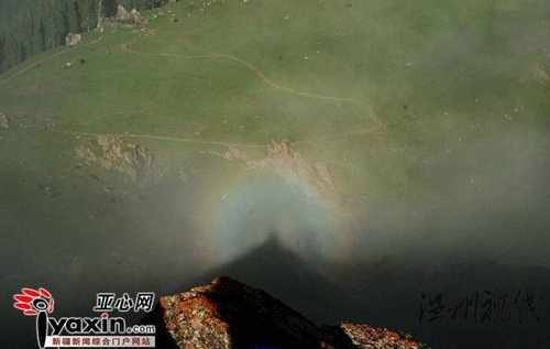 組圖：新疆天山天池出現(xiàn)罕見佛光奇觀