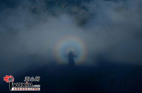 組圖：新疆天山天池出現(xiàn)罕見佛光奇觀