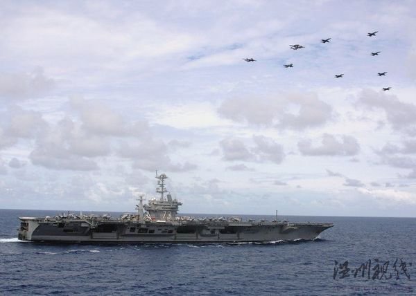 資料圖片：核動力航母喬治華盛頓號和艦載機群。