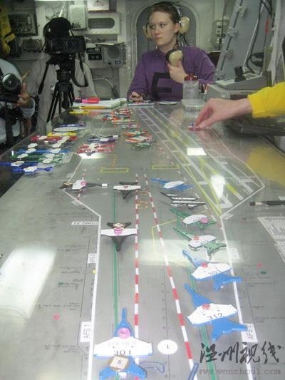 環球網資料圖：越南電視臺登上美航母所拍攝畫面。