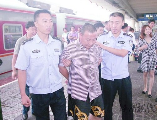 妻子同學(xué)會(huì)后鬧離婚 丈夫床上將其斬首(圖)