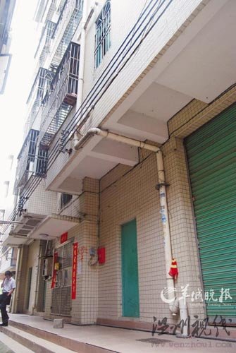 村長(zhǎng)疑因陪副區(qū)長(zhǎng)喝酒后猝死衛(wèi)生間(圖)