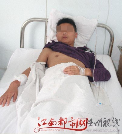 10余男子持刀棍追砍5名少年致4人受傷(圖)