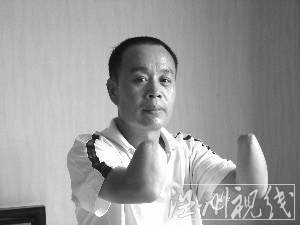 河南一農(nóng)民舉報搶劫疑犯雙手被砍扔掉(圖)
