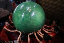 世上最大夜明珠 這個已經(jīng)不是夜明珠應該叫夜明球才對