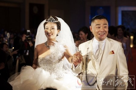 周立波與妻子胡潔在上海香格里拉大酒店舉行了一場盛大婚典