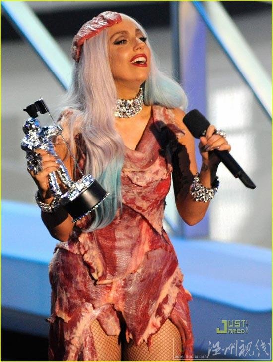 lady gaga mv音樂錄影帶大獎(jiǎng)?lì)C獎(jiǎng)禮 lady gaga肉片裝有點(diǎn)血腥感覺