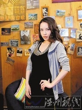 潘霜霜炒作有內(nèi)幕：與雜志達成協(xié)議登封面
