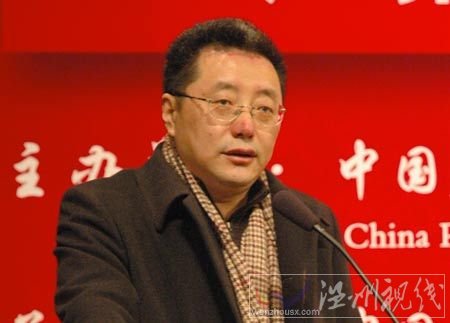 投資人王功權宣布“放棄一切，和王琴私奔了”