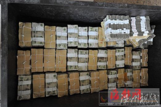 這么多零鈔，銀行工作人員點鈔點到手軟