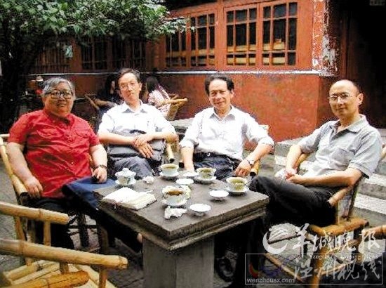 胡麗天，成都聽證會四大金剛