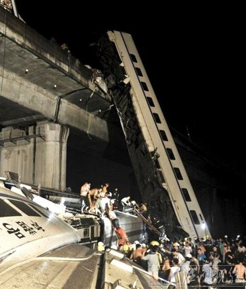 溫州動車追尾事故現(xiàn)場