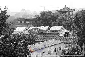 7月29日，劉老根會館內的晉翼會館，四合院屋頂上出現3個尖頂罩棚。曾一智供圖