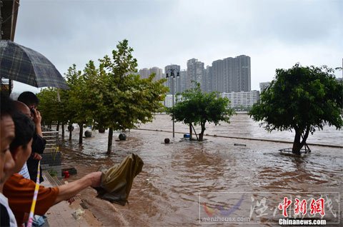 四川達州遭暴雨襲擊 洪水漫城(組圖)