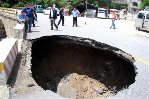 陜西佛坪境內108國道因暴雨再度交通中斷