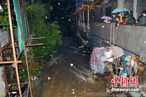 重慶巫溪暴雨致街流成河 已轉移疏散上百人