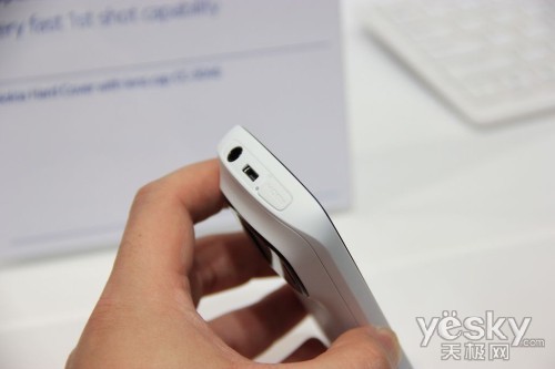 圖為：諾基亞 808 PureView 手機