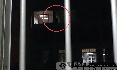 偷歡門