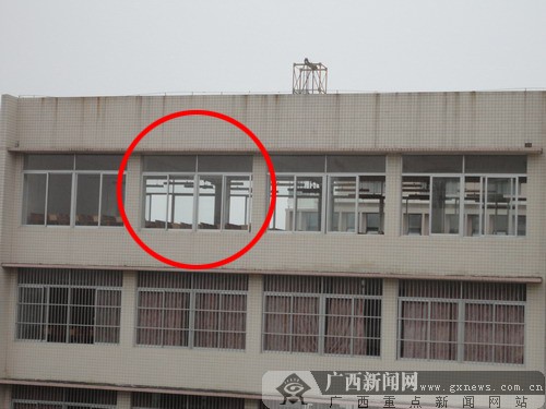 偷歡門