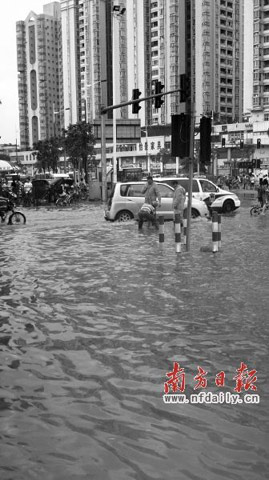 暴雨雷電大風(fēng)冰雹襲粵 廣州市區(qū)下冰雹網(wǎng)友驚呼少見(jiàn)