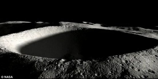 NASA最新發(fā)現(xiàn)神秘月球隕坑 1/4表面覆蓋冰層