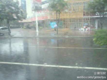 微博直擊臺(tái)風(fēng)“韋森特”