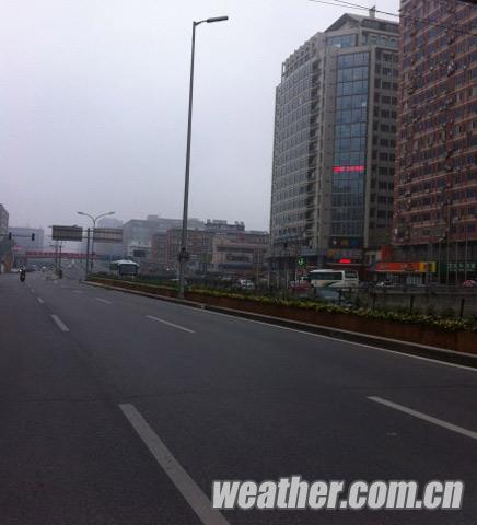 北京27日白天陰轉(zhuǎn)雷陣雨夜間中雨 注意交通安全 