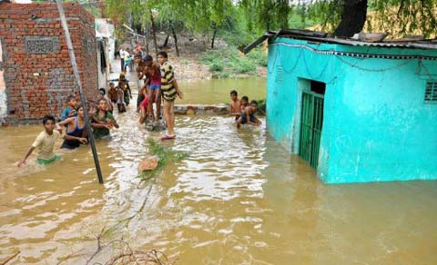 連日暴雨襲擊印度西部 數千人無家可歸27人亡