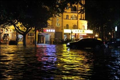 河北大部出現降雨 石家莊積水嚴重影響交通