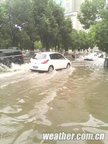 2日湖北大部遭雷雨侵襲 部分路段出現內澇