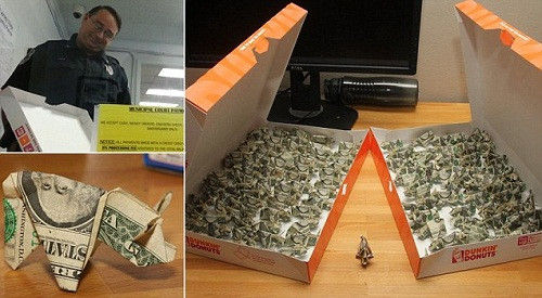 美元紙鈔折成的小豬