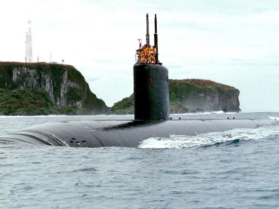 美國(guó)核潛艇與巡洋艦相撞