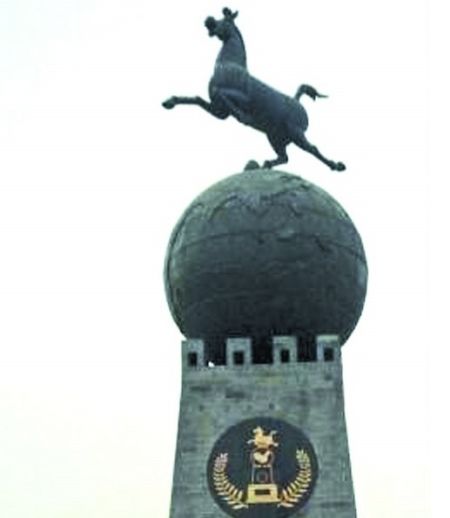 雕塑立馬滾蛋