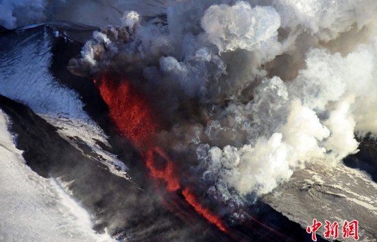 俄羅斯堪察加半島火山噴發