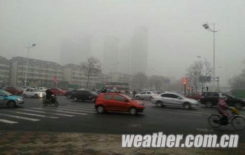 天津持續(xù)霧霾天 明起冷空氣有利霧散