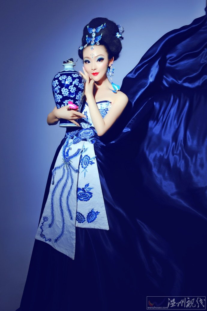現實版蛇妖 宇宙美少女蝴蝶公主