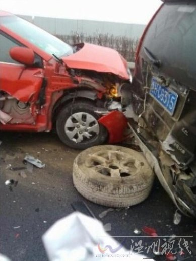 天津津?yàn)I高速車禍