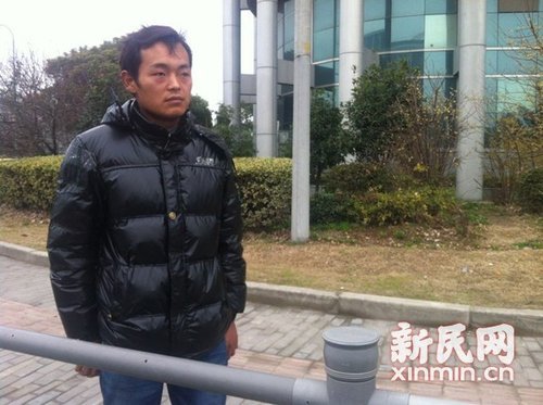 農(nóng)民工近2萬(wàn)工資散落遭哄搶續(xù)：部分拾到者歸還