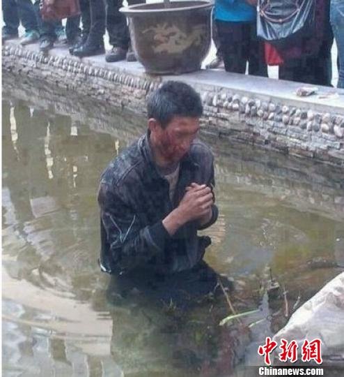 昭通城管毆打盲人丟入水中屬實相關(guān)人員停職