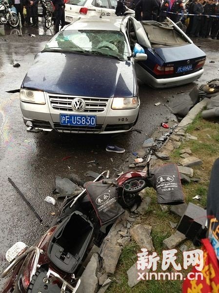 寶山路慘烈車禍現場圖片