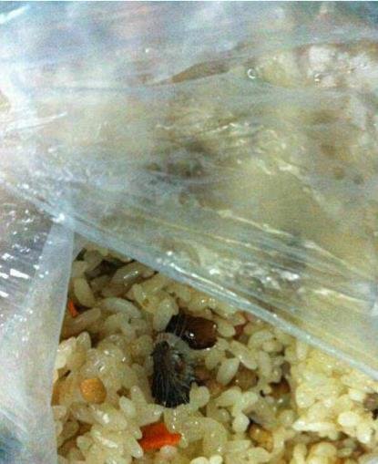 溫州瑞安瑞祥高中食堂糯米飯吃出老鼠頭