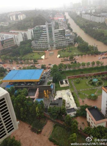 四川遂寧迎來特大暴雨 降雨量超過300毫米最深積水達1米