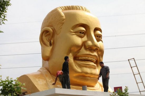 大背頭彌勒佛重現