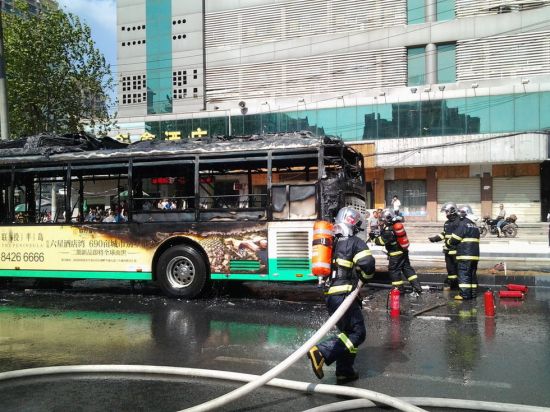 武漢585公交車自燃
