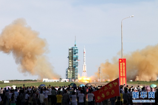 神州十號發射圖片
