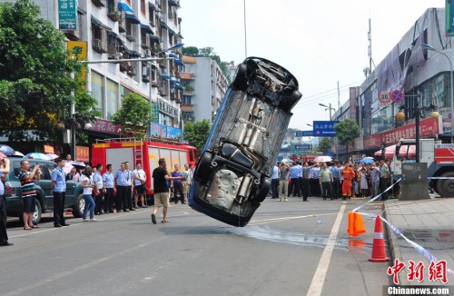 轎車無故墜橋司機(jī)失蹤